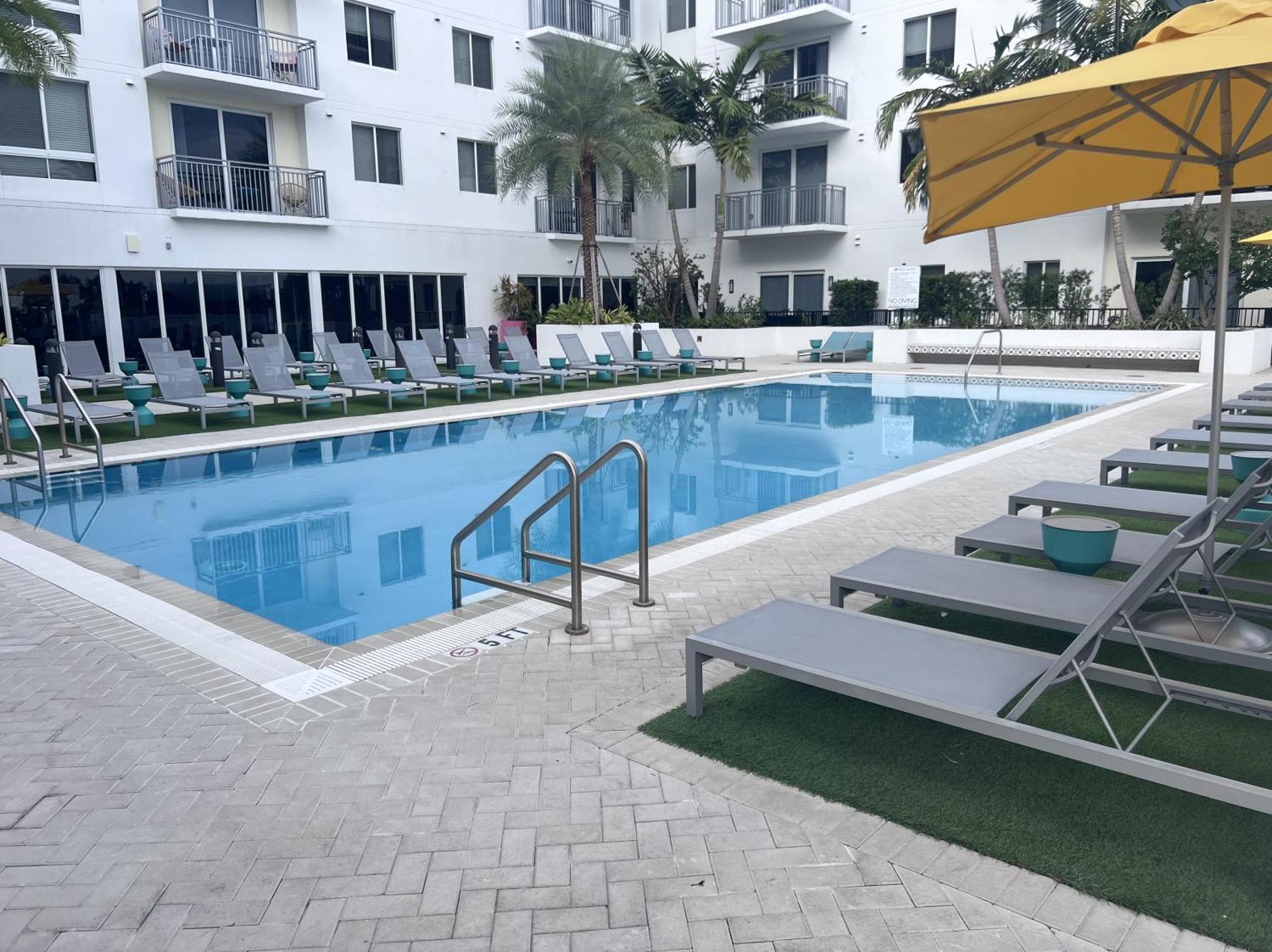 Master Bed Room In Calle Ocho Miami Ngoại thất bức ảnh