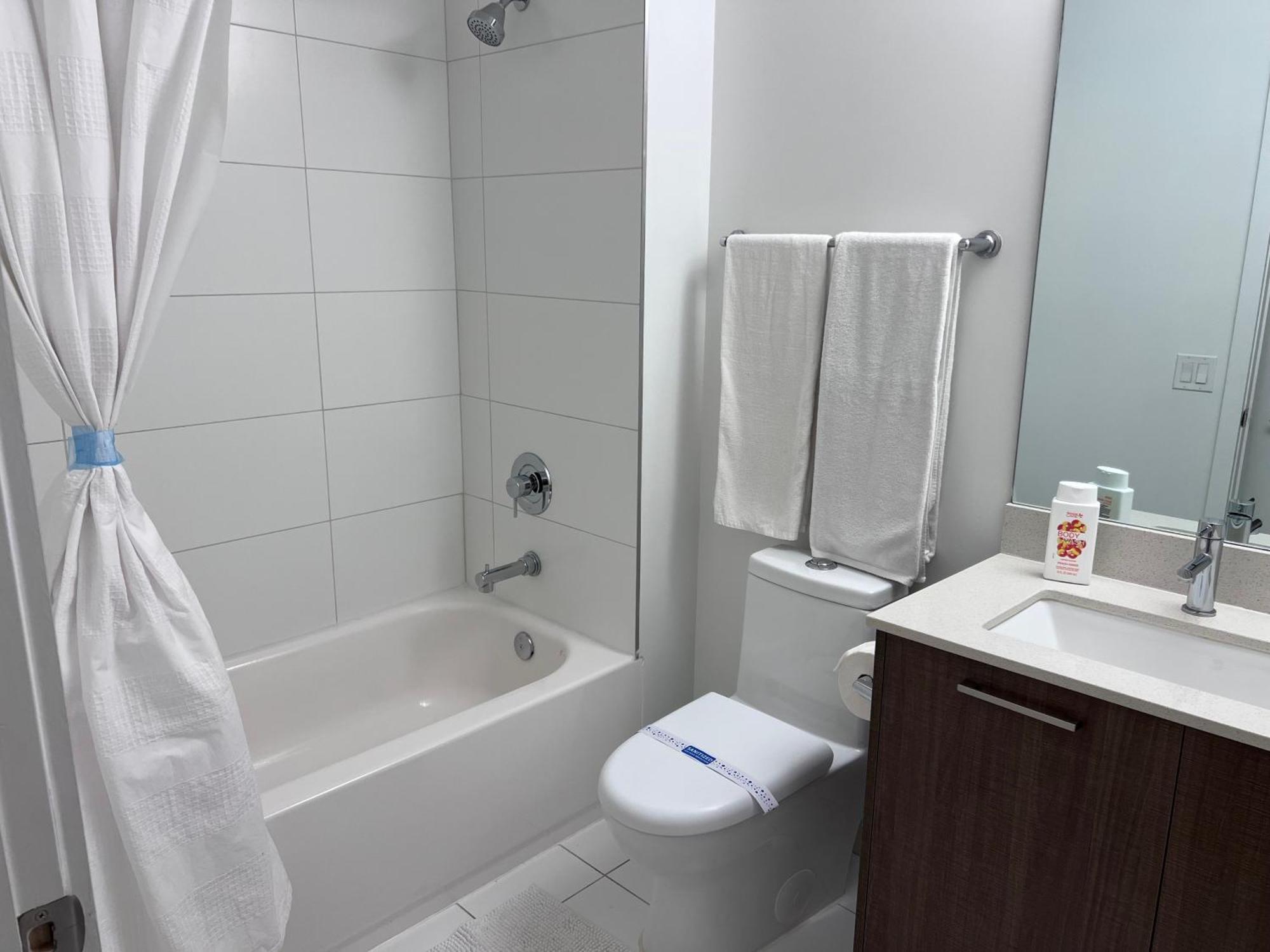 Master Bed Room In Calle Ocho Miami Ngoại thất bức ảnh