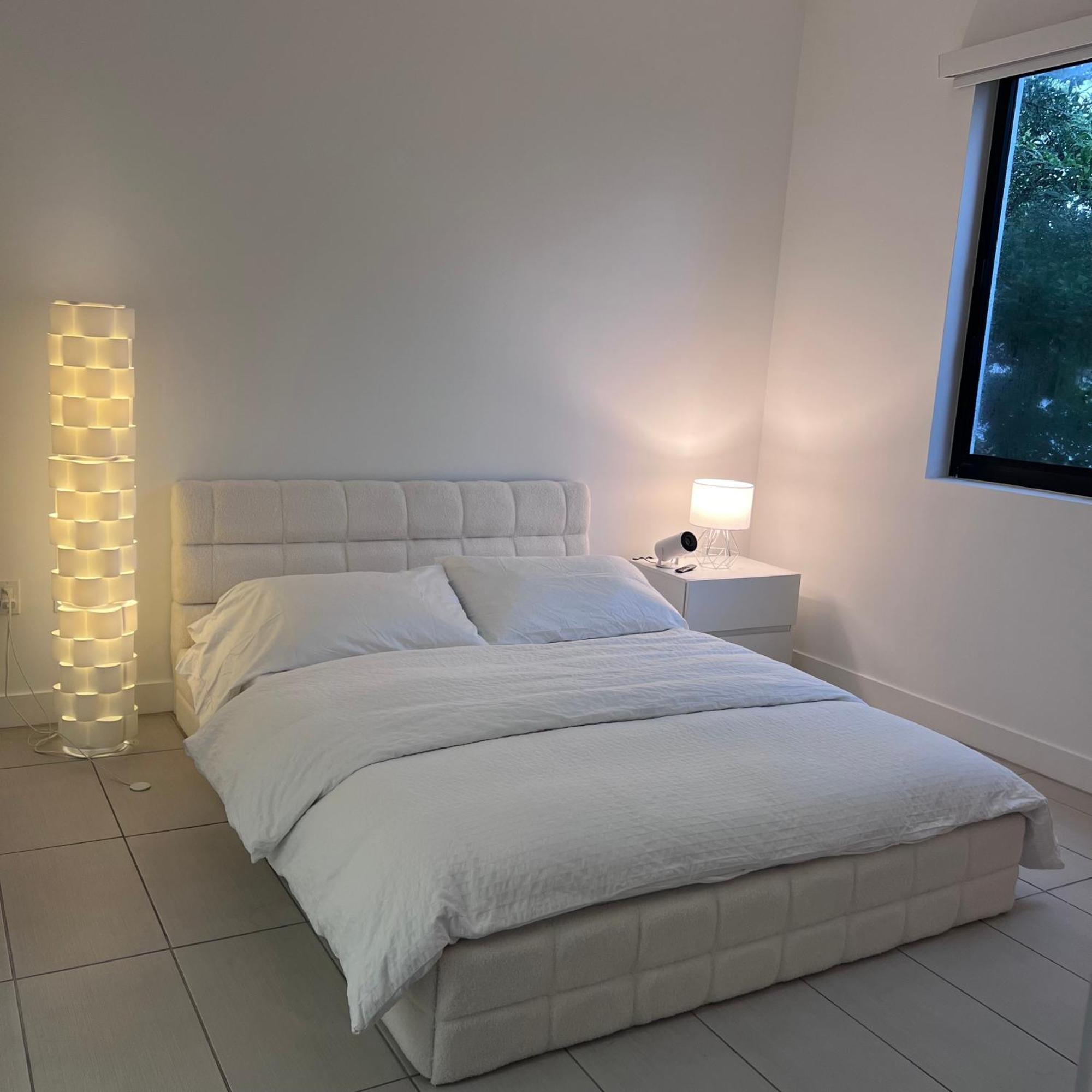 Master Bed Room In Calle Ocho Miami Ngoại thất bức ảnh
