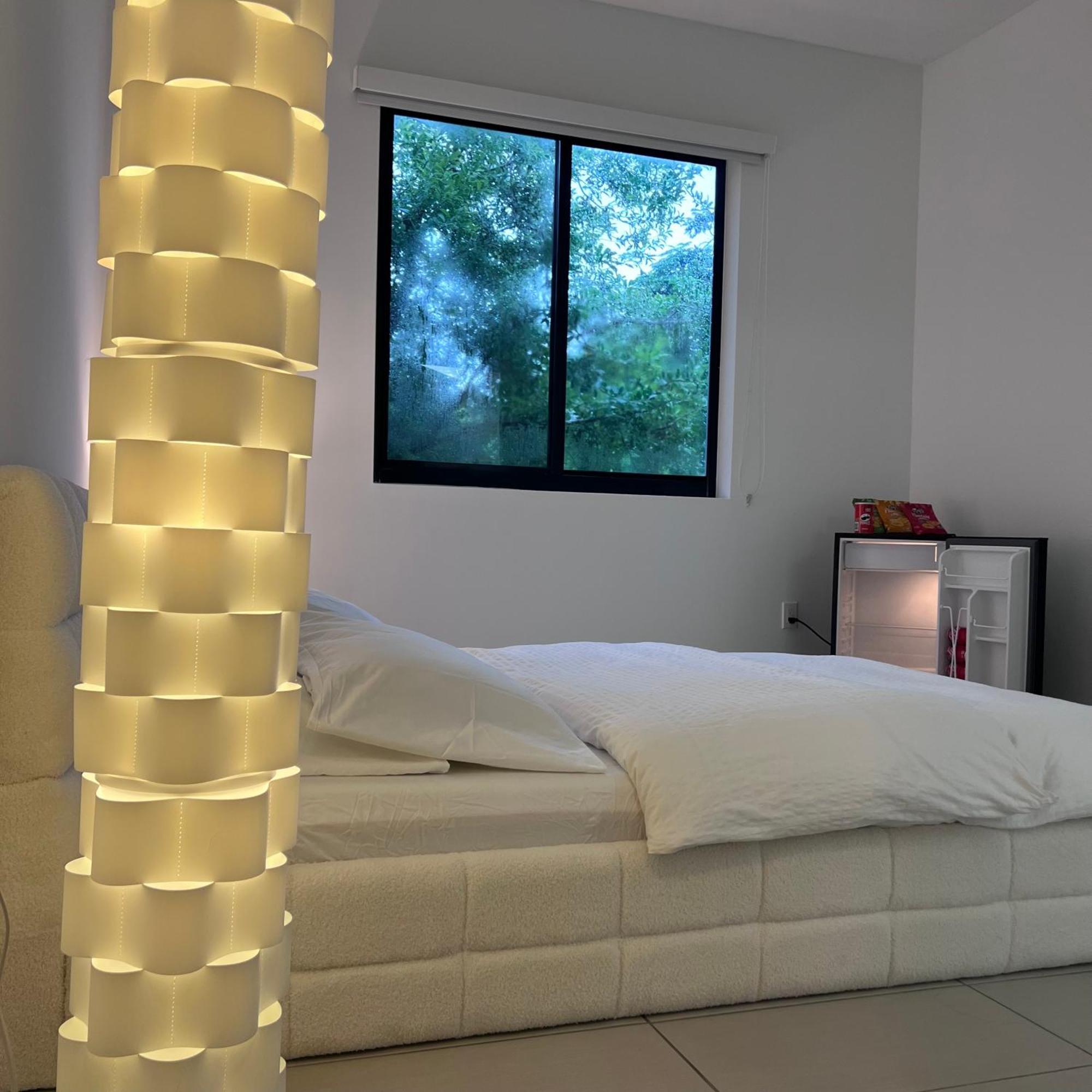 Master Bed Room In Calle Ocho Miami Ngoại thất bức ảnh