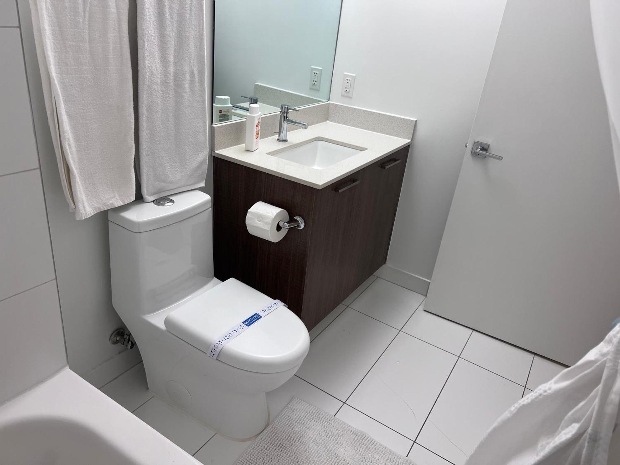 Master Bed Room In Calle Ocho Miami Ngoại thất bức ảnh